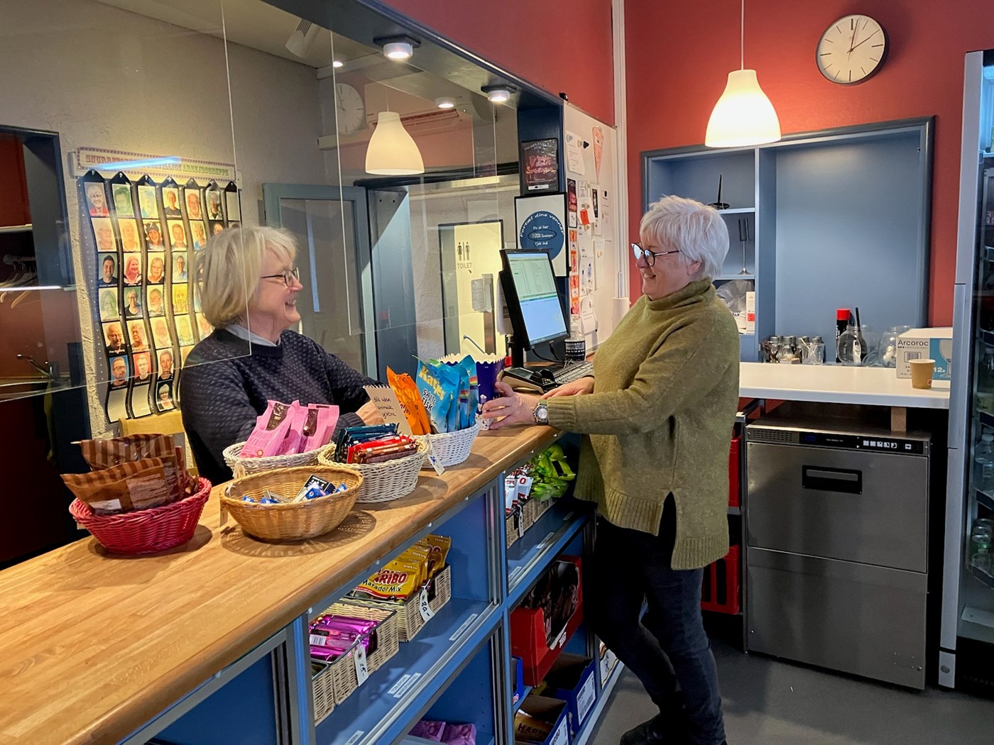 Kioskpersonalet er dem der står for de helt perfekte popcorn